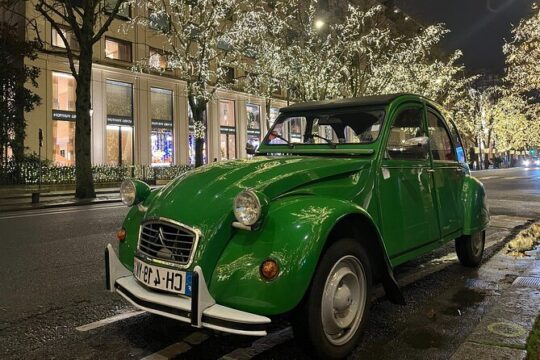 Paris: Private Christmas lights tour in Citroën 2CV 2 hours