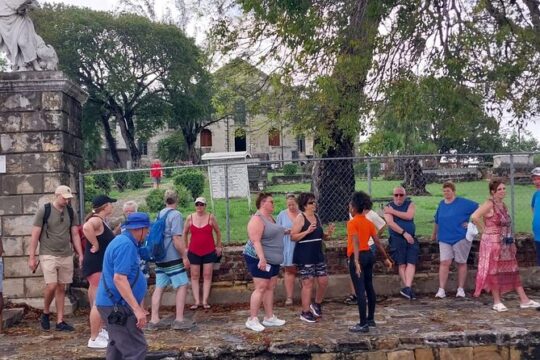 5 Hours Private Historical Tour in Altagracia