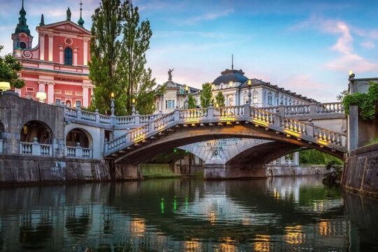 Private tour of the best of Ljubljana - Sightseeing, Food & Culture with a local