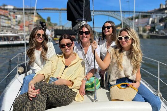 Charming tour of the Douro on a shared sailboat for up to 8 people