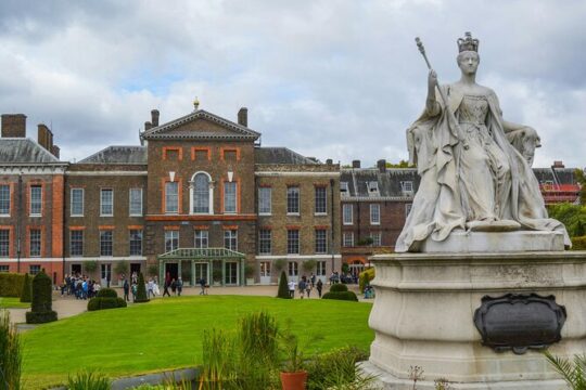 Guided Walking Tour of Royal Kensington in London