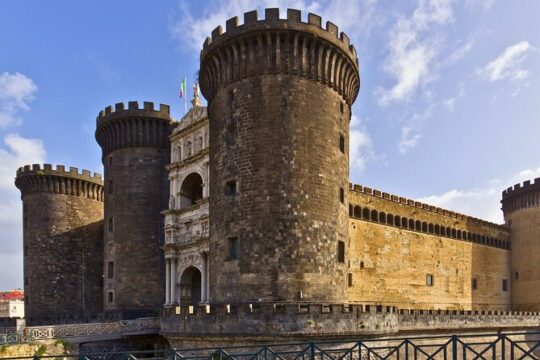 Guided Tour to Maschio Angioino and Plebiscito Square