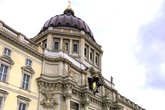 Quiz and fall in love in Berlin on Museum Island
