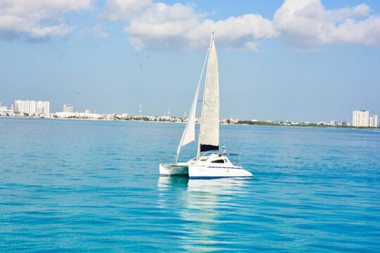 Isla Mujeres Catamaran from Cancun with Open bar and lunch