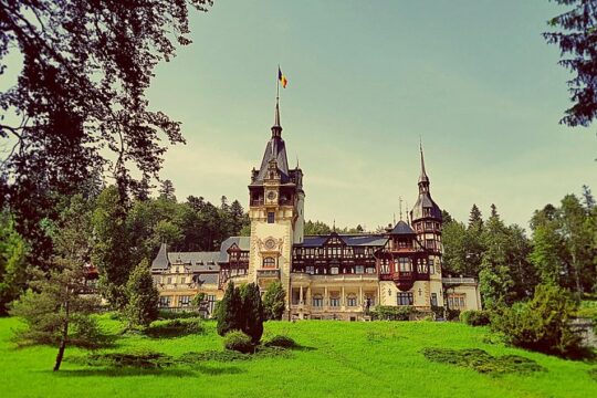 Private Day Trip to Peles and Bran from Bucharest