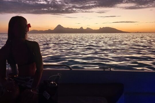 Sunset Cruise in Tahiti 2h00