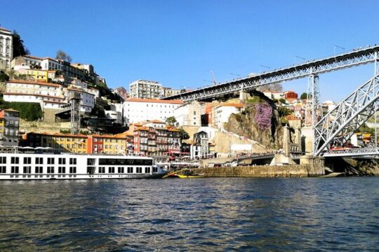 Full day private tour from Lisbon to Porto with stops in the way