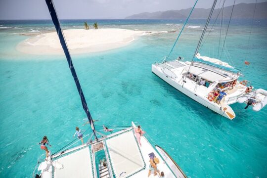 Jost Van Dyke, Sandy Spit and White bay sailing tour in the BVI