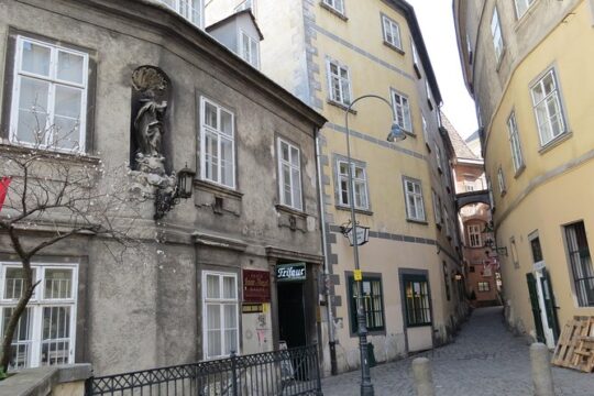 Medieval lanes, legends and stories