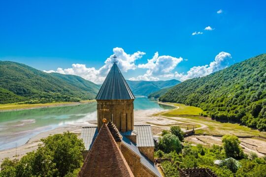 Romantic Stroll through Georgia’s Timeless Wonders