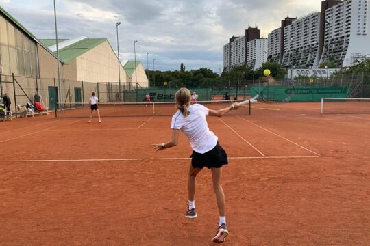 Play Super Friendly Tennis In Vienna