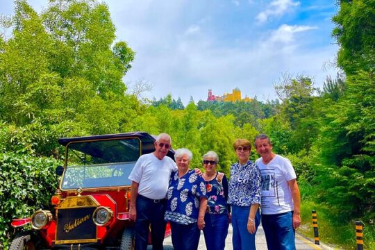 Private Tour to Pena Palace in Electric Vintage Car