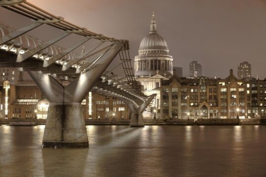 Highlights tours of London in london black taxi