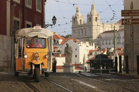 Lisboa Tuk Tuk sightseeing tour with Local Guide
