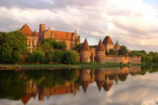 Full-Day Private Guided Tour to Stutthof Concentration Camp and Malbork Castle