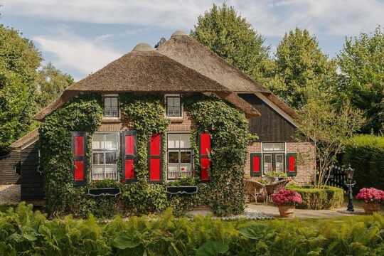 Private day trip to Lelystad and Giethoorn