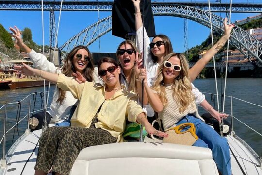 Charming tour of the Douro on an exclusive sailboat for up to 8 people