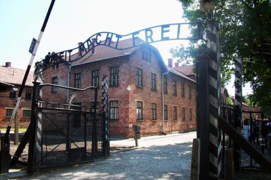 Auschwitz Tours Memorial and Museum Guided Tour from Krakow