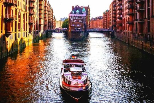 PRIVATE BOAT TOUR through the port of Hamburg