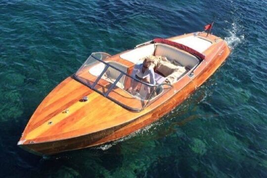 Amalfi Coast tour with the vintage Riva Aquarama!