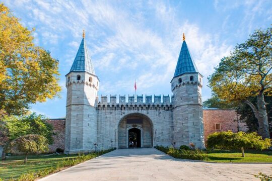 Visit Topkapi Palace and Bosphorus Cruise
