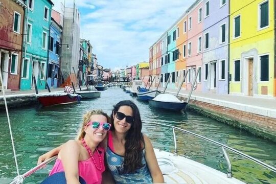 Tour of the hidden lagoon of Burano on a local Boat