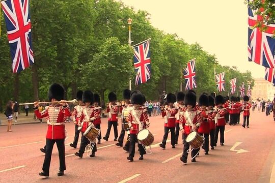 Changing of the Guard at Buckingham Palace Guided Tour