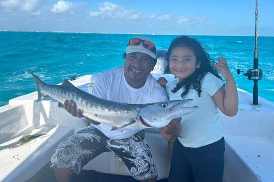 Fishing Tour in the Bay of Isla women