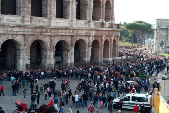 SkipTheLine Fast Access Colosseum and Roman Forum with Expert Tour Guide