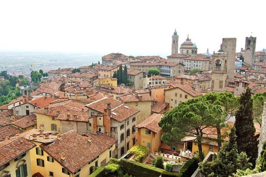 Highlights of Bergamo Upper Town: Walking Tour with Local Guide & Funicular Ride