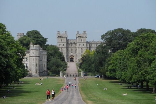 Windsor Castle Stonehenge Private Tour from London with Passes