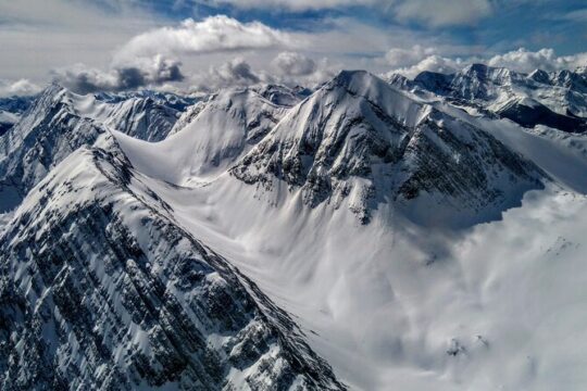 25-Minute Helicopter Adventure in Three Sisters Canmore