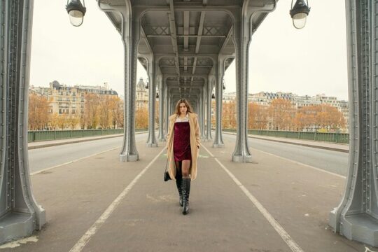 Photoshoot at Bir-Hakeim View: Iconic Parisian Perspectives