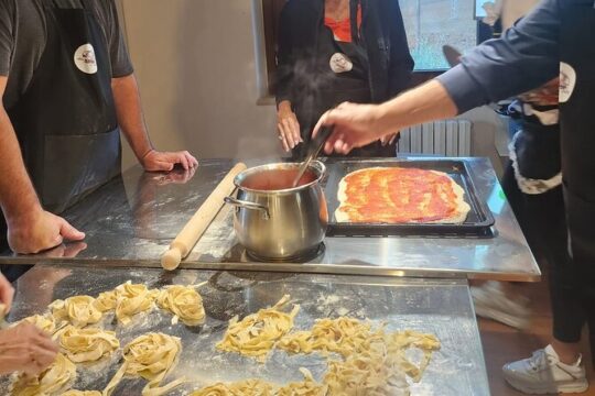 Authentic Pizza Making Experience in Umbria