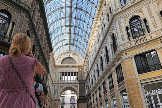 Naples Traditional Eateries Food Crawl and Guided Tour