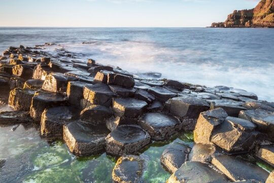 Belfast Walking Tour And Giant´s Causeway Day Tour from Dublin