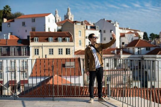 Captivating Memories Professional Photoshoot in Alfama