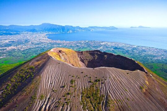 Skip-the-lines private tour of Ancient Herculaneum and Volcano Vesuvius with local guide and driver