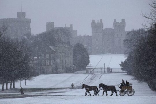 Windsor, Oxford and Avebury's Stone Circle with Christmas Lunch