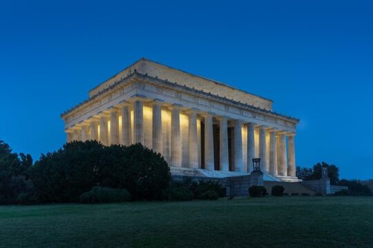 Monuments and Memorials Night Walking Tour