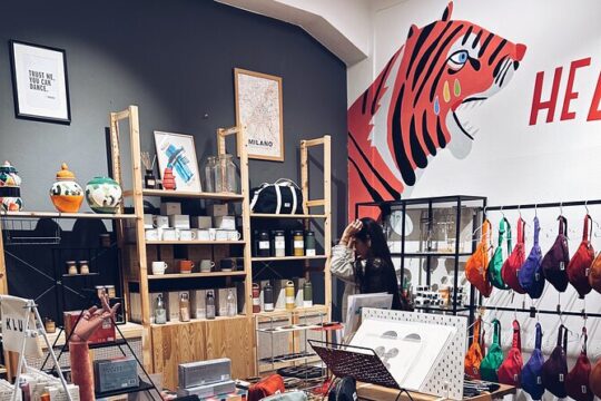 Milan Cool Shops and Cultural Spots Tour with Friendly Chats