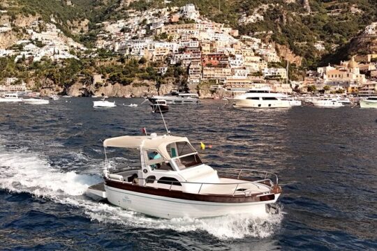 Small Group Boat Tour of Capri island from Positano with Aperitif