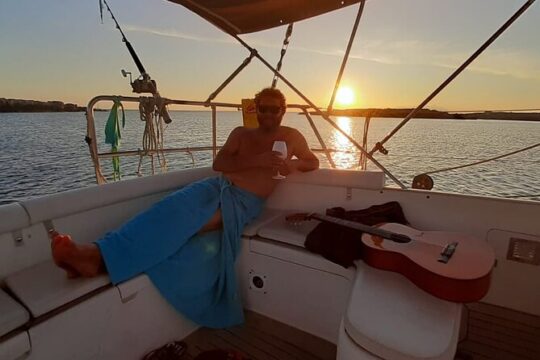 Aperitif in Ortigia Bay on a wanderful sailing boat