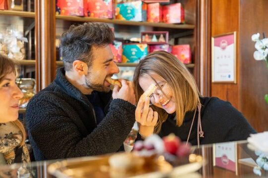 Milan Isola Walking Tour with Tastings and Curiosities