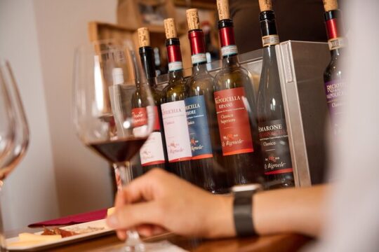 Tour to discover the art of wine in Valpolicella