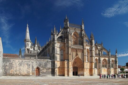 Lisbon to Fatima Batalha and Alcobaca Customizable Trip