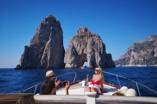 Capri, boat tour from the ports of the Gulf of Naples and Salerno