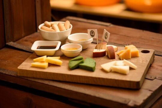 Guided Dutch Cheese Tasting Experience in Amsterdam with Wine