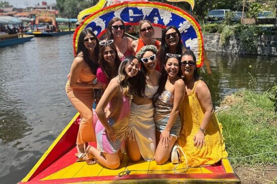 Boat tour in Mexico City with Live Guide with Food and Drinks