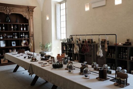 Provence Gourmet Food and Olive Oil Tasting with Charlotte